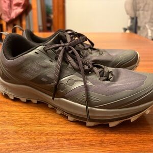 Women’s Saucony Peregrine 10 GTX Trail Running Shoes black grey runners